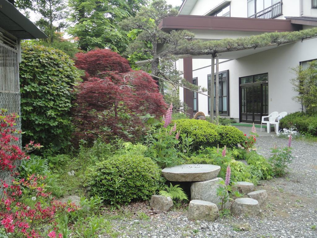 Yamanouchi Guest House Yamanakako Exterior photo